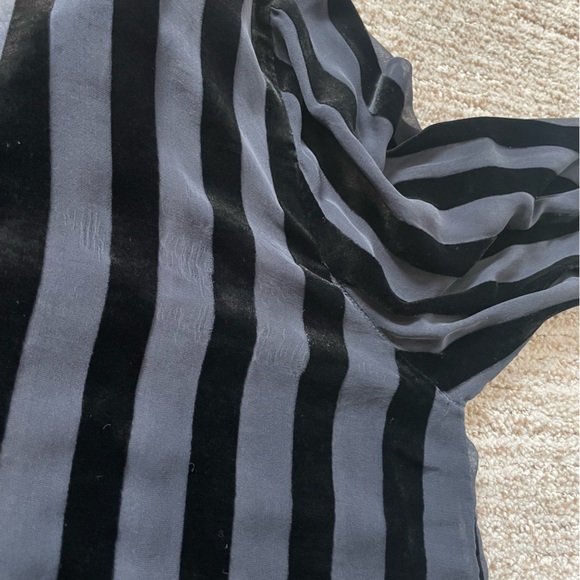L’AGENCE Hailie Velvet Stripe Sheer Blouse In Black Large - Picture 7 of 11
